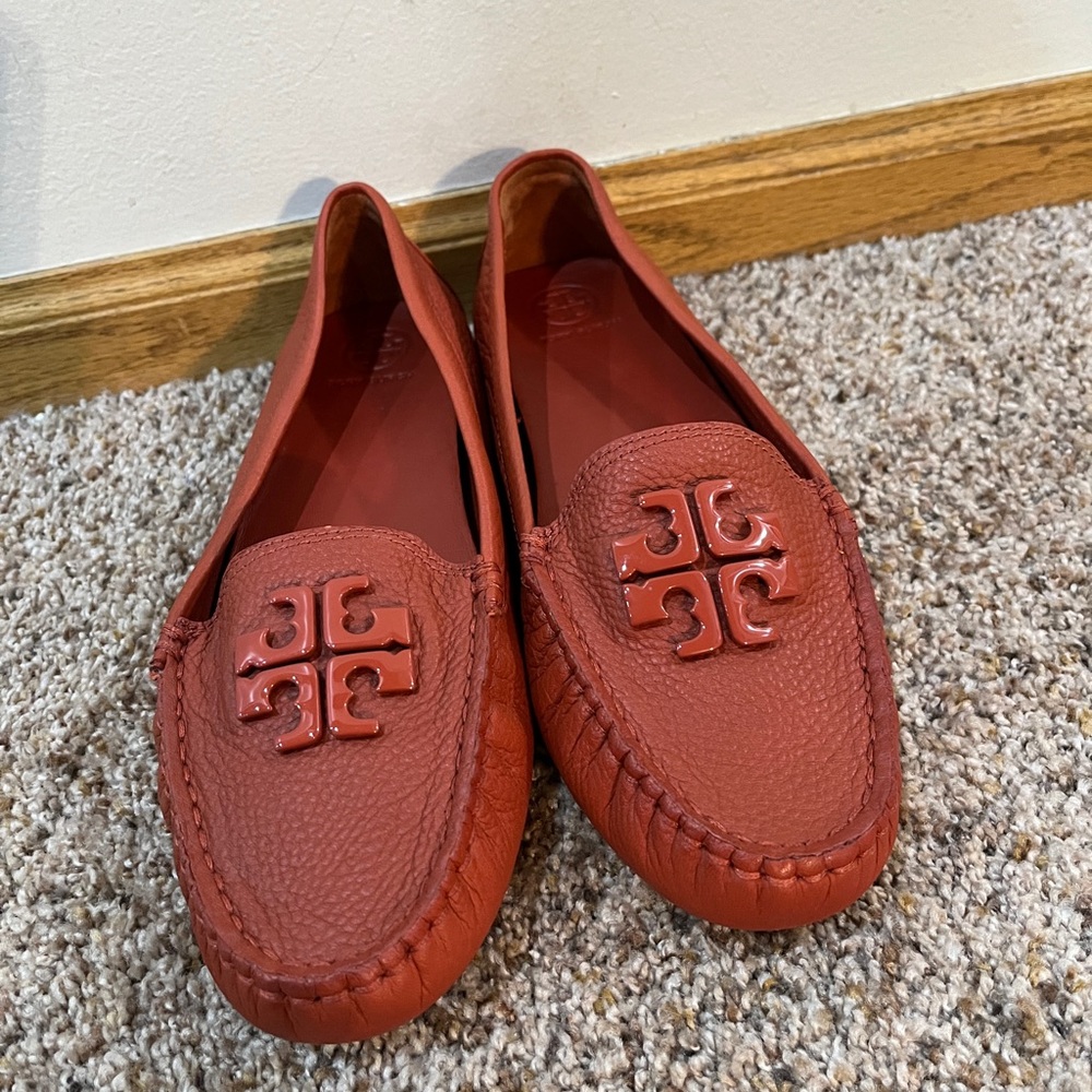 T. Burch Lowell 2 Leather Driver sz 10, new w/out tags. ***FIT like a 9…